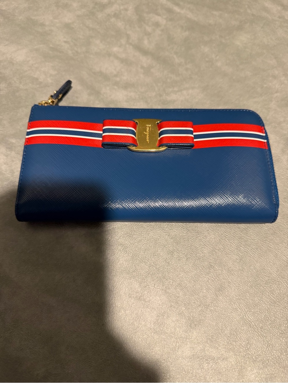 Salvatore Ferragamo Navy Zip Wallet with Red and White Ribbon Bow and CoA - Picture 2 of 10